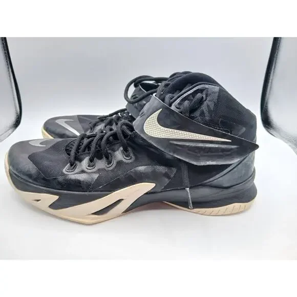 Mens Nie LeBron Zoom Soilder 8 TN. Size 14.